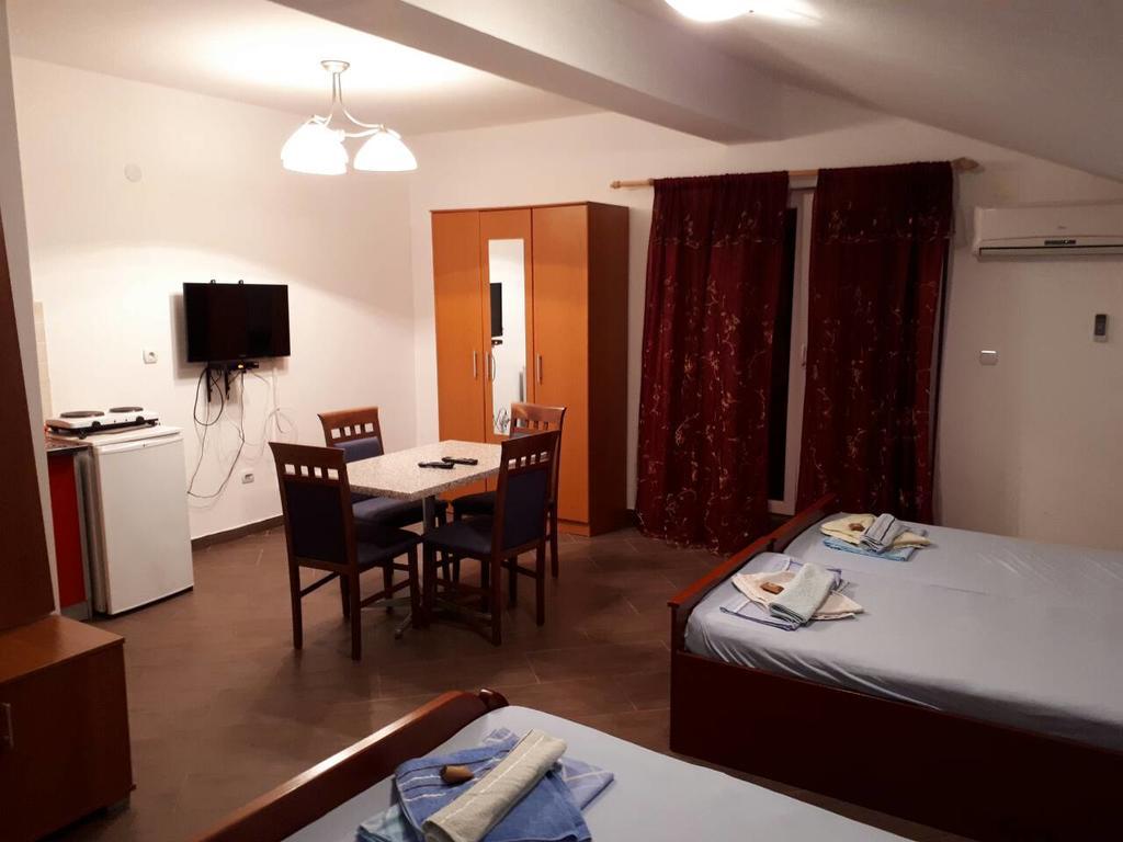 Apartments Scorpio Kotor Bagian luar foto